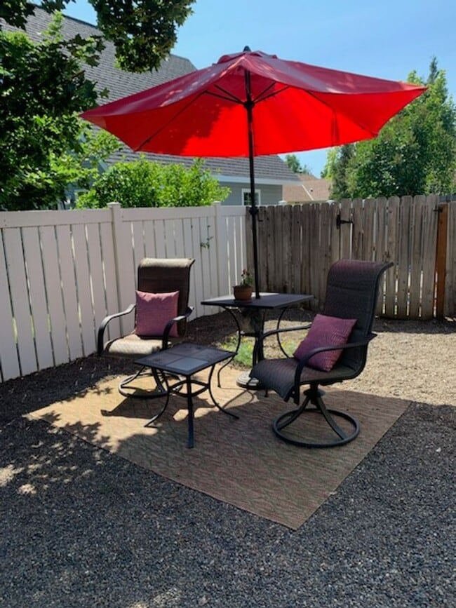 Building Photo - The Nest: Fully Furnished detached Cottage in Jacksonville- $300 Utility Fee