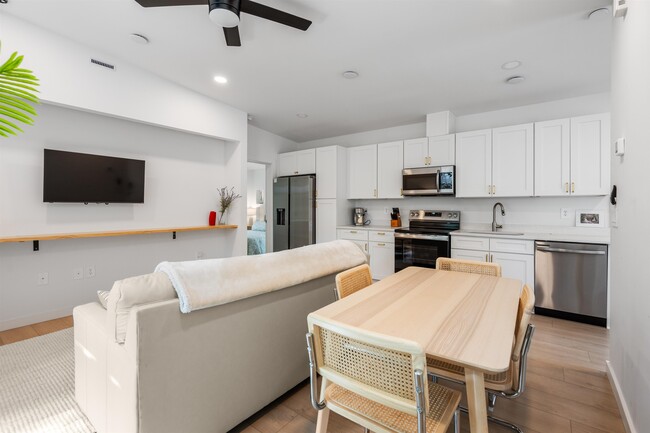 Building Photo - 793 Chapin St