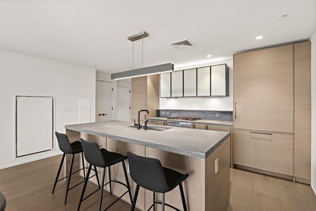 Building Photo - 1425 Hudson St