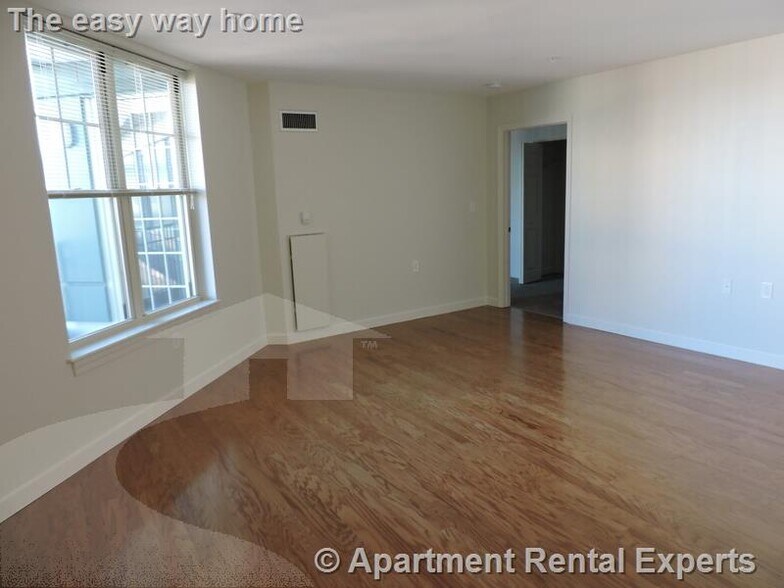 Building Photo - 632 Massachusetts Ave