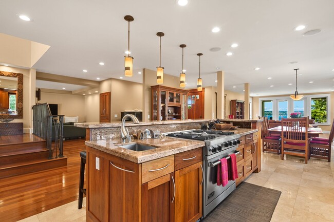 Building Photo - Exquisite Kirkland Estate - Lake Front Views