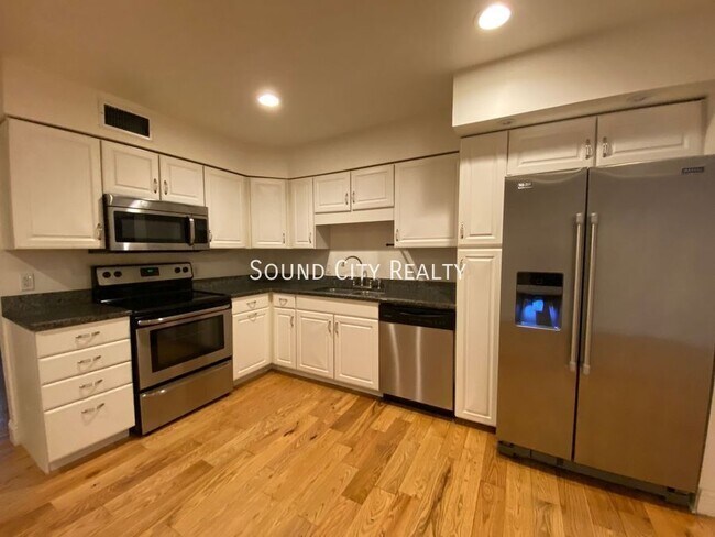 Building Photo - 1612 Boscobel St