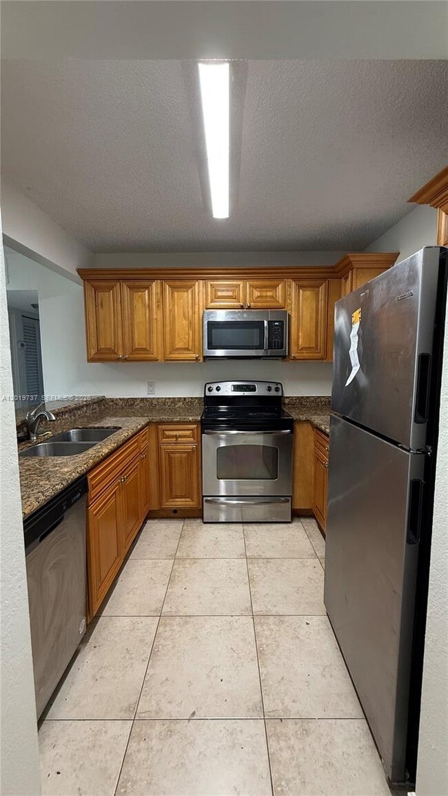 Building Photo - 1524 Lake Crystal Dr