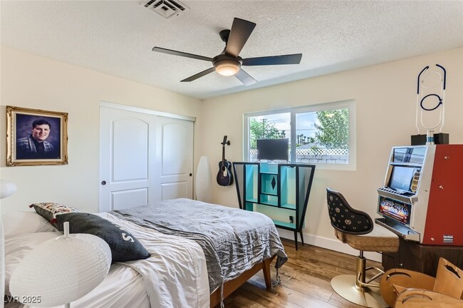 Building Photo - 1905 Wengert Ave