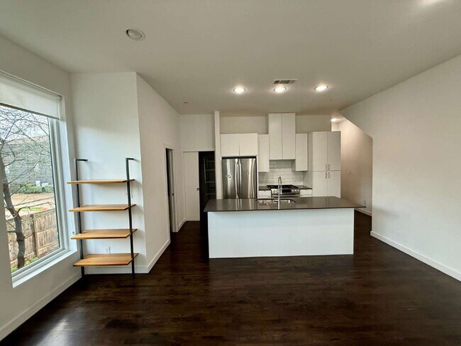 Building Photo - 4211 Delano Pl