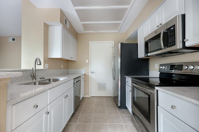 Building Photo - Beautiful 2B/2B Condo!