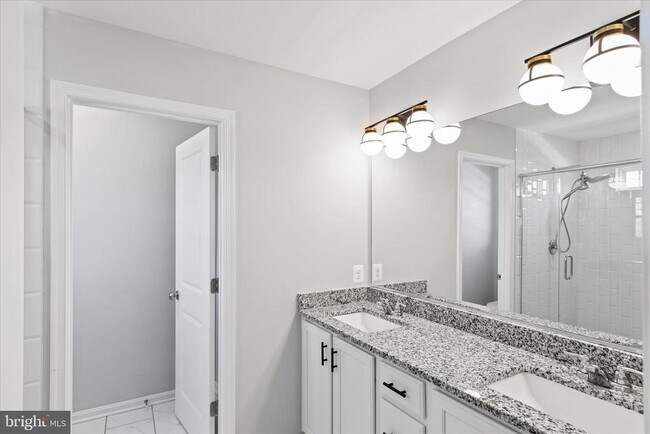 Building Photo - 5559 Trafalgar Cir
