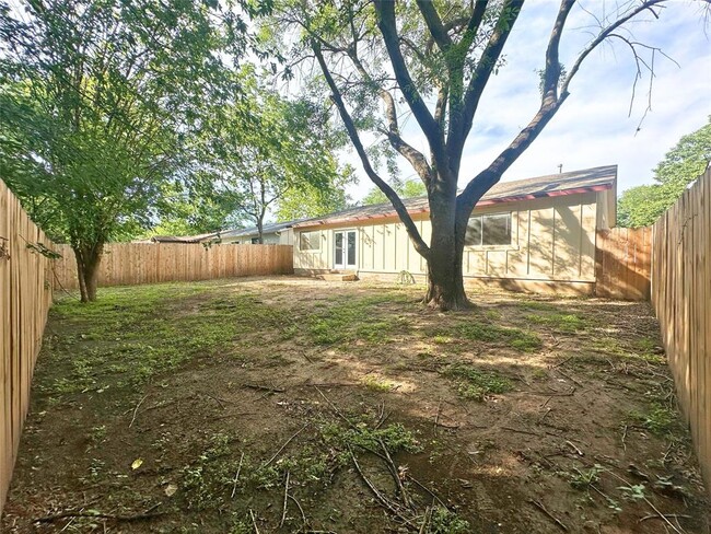Building Photo - 2525 Dovemeadow Dr
