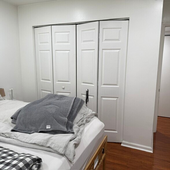 Building Photo - 1004 Woodland Vlg