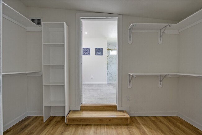 Building Photo - 4716 Siegel St