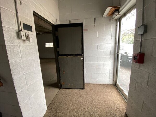 Building Photo - Across from Berkeley City Hall!