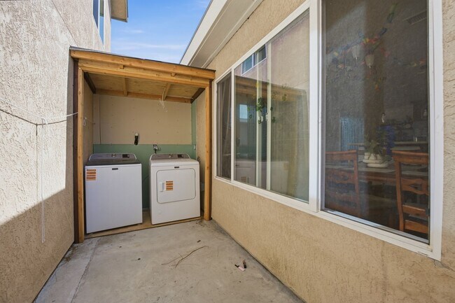 Building Photo - 6250 Dorothy Dr