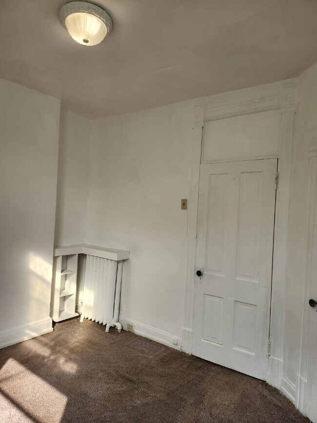 Building Photo - Charming 1-Bedroom Retreat in Duluth's Heart! *Accepts Section-8 tenants!