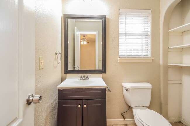 Building Photo - 2007 Deerhurst Ln