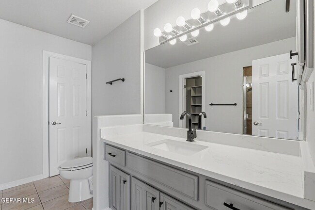 Building Photo - 4717 Excalibur Dr