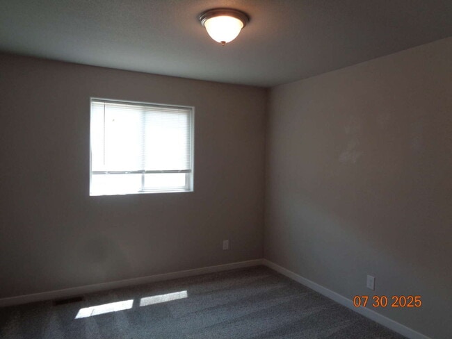 Building Photo - Great neighborhood! with open space and wa...