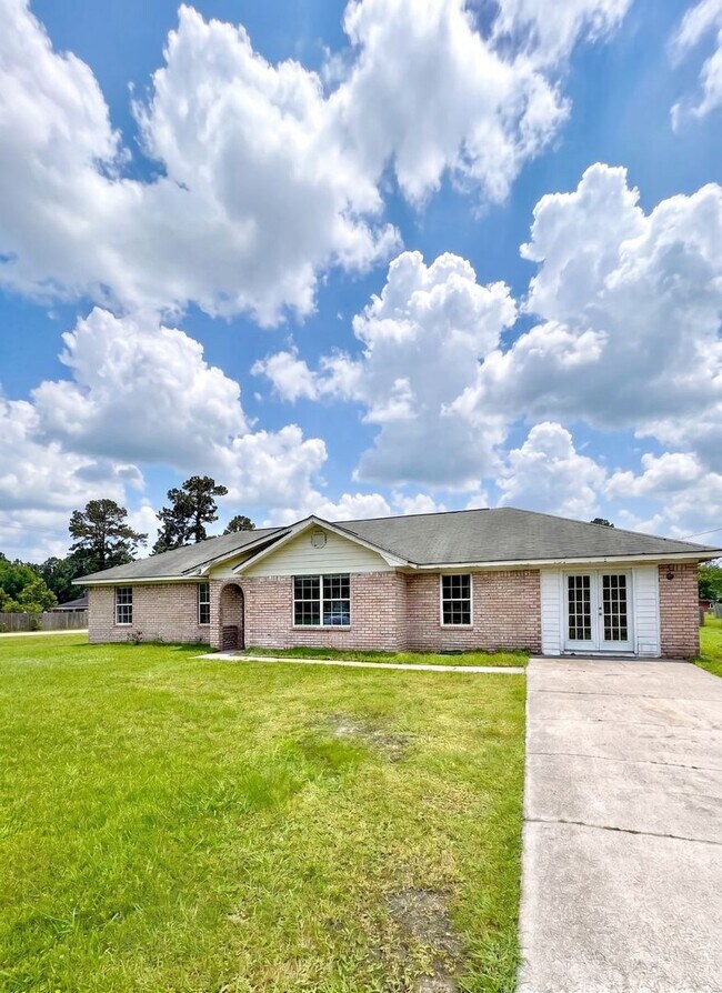 Building Photo - RATE DROP ALERT (was $2100/month) and MOVE-IN SPECIAL: $500 OFF 1ST MONTH'S RENT!**