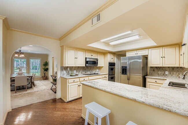 Building Photo - Spacious 3-Bed Townhome in Northwest Hills – Over 3,200 Sq Ft with Courtyard & 2-Car Garage **ALL...