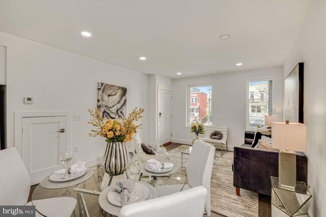 Building Photo - Columbia Heights 2BR 2BA w/Parking & Private Patio Garden