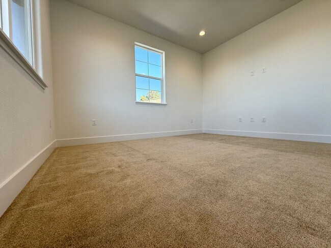 Building Photo - BRAND NEW 4 Bed 3 Bath Martinez Home - Owned Solar! Just Completed!