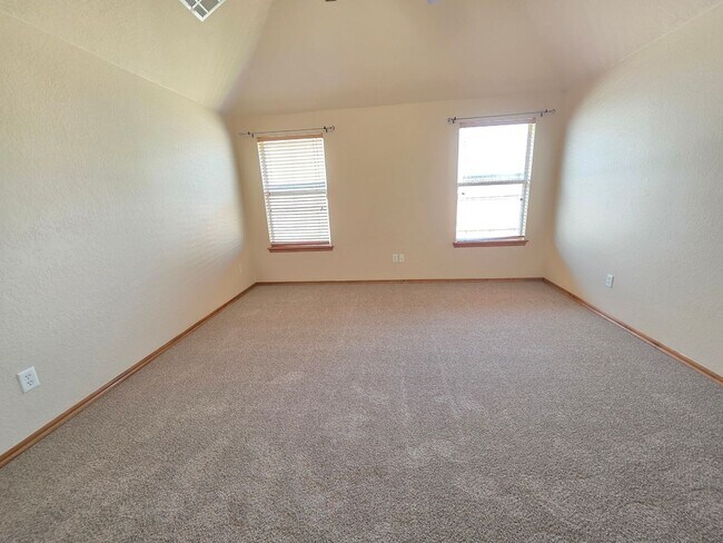 Building Photo - Great Home in Edmond School District + Ref...