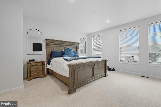 Building Photo - 707 Thomas Ln