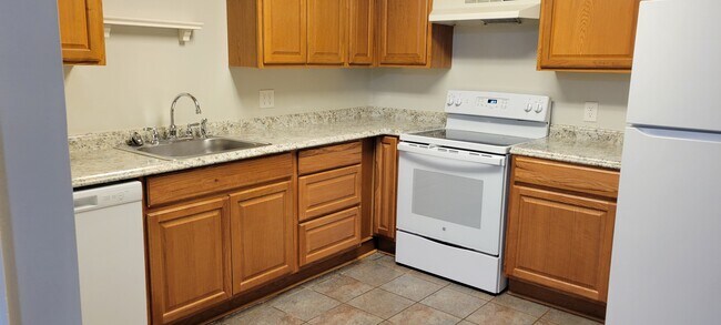 Building Photo - 4520 Bartow Carver Rd SE