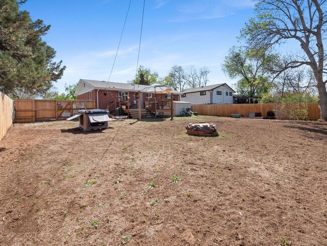 Building Photo - Spacious 5-Bedroom Ranch Backing to the High Line Canal in Littleton