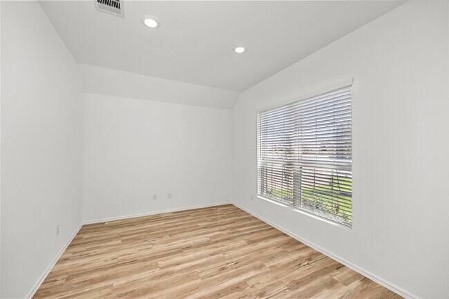 Building Photo - 7339 Bartoncliff Dr