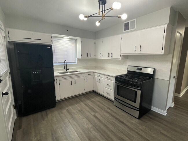 Building Photo - 148 E Quincy St