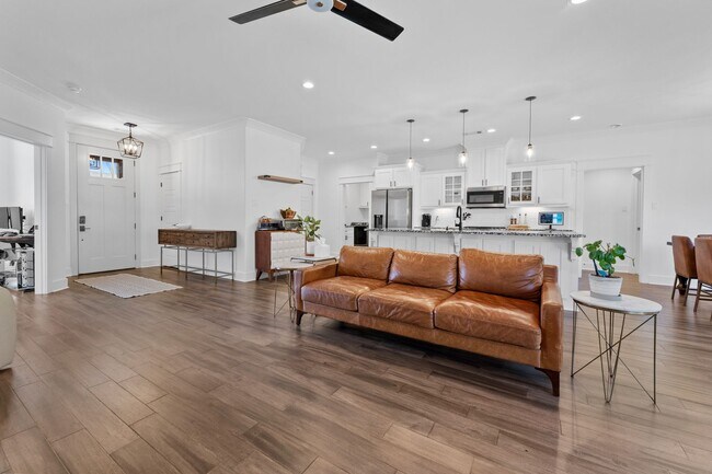 Building Photo - Beautiful home with Solar Panels!
