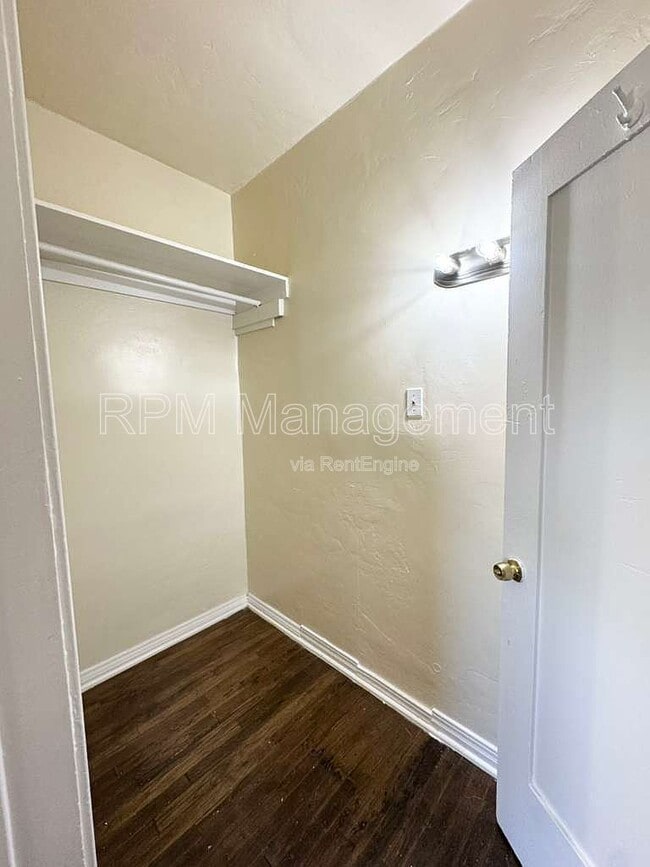 Building Photo - 3971 W 9th St