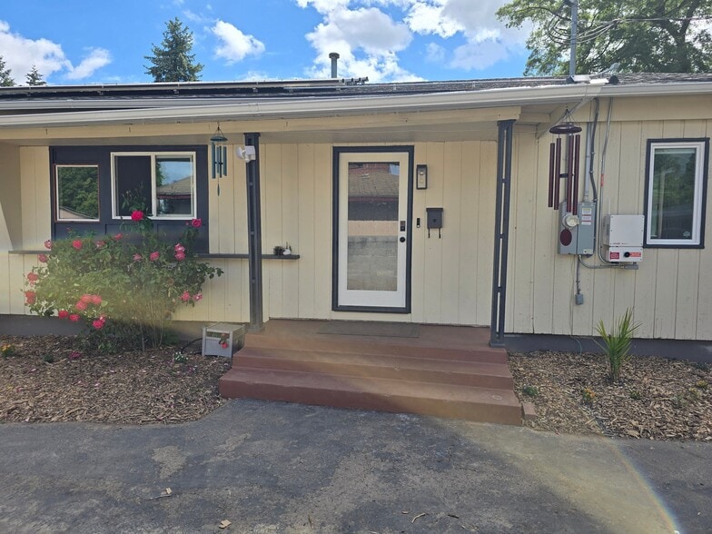 Building Photo - 8122 NE Wygant St