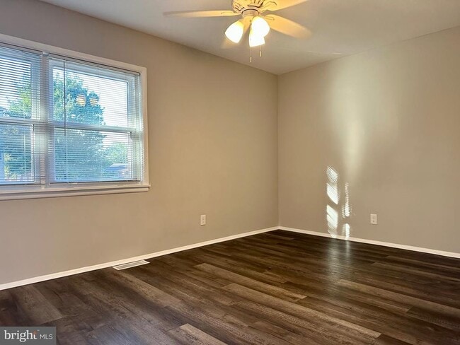 Building Photo - 313 Sweet Briar Ct