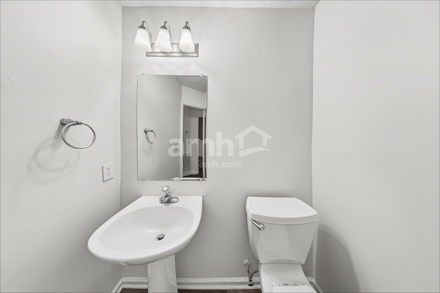 Building Photo - 1600 Glenn Meade Dr