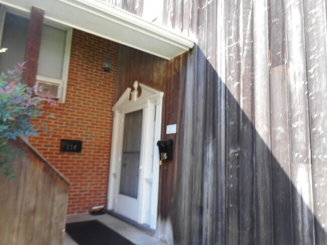 Building Photo - 116 N Union Ave