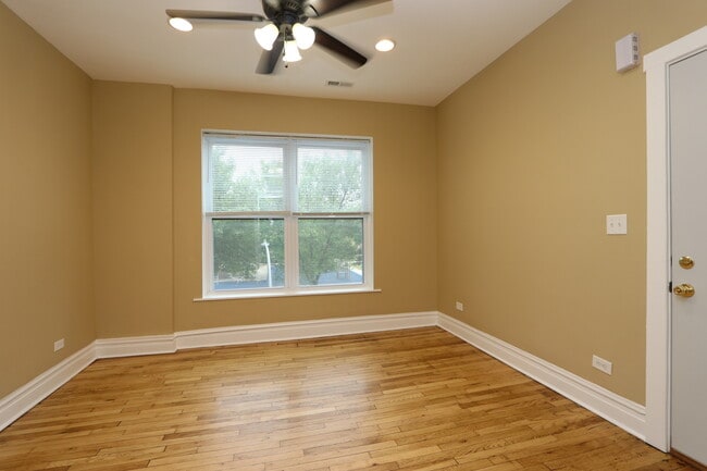 Building Photo - 934 N Lamon Ave