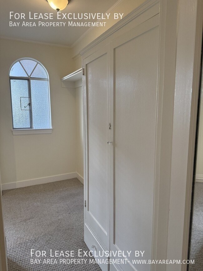 Building Photo - 345 Forest St