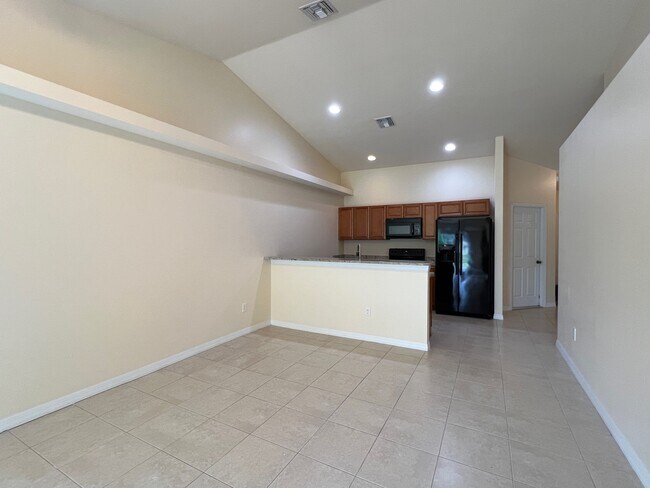 Building Photo - 3320 SW 7th Pl