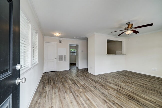 Primary Photo - 427 W 16th St