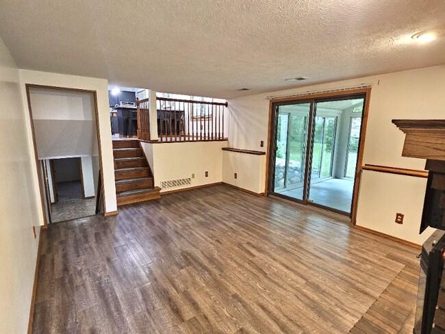 Building Photo - 11044 River Oaks Ln E