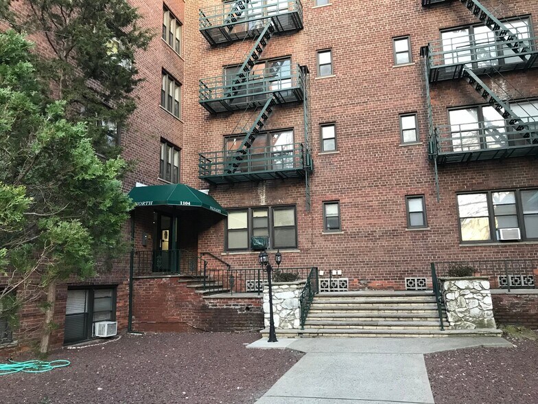 Building Photo - 1104 Palisade Ave
