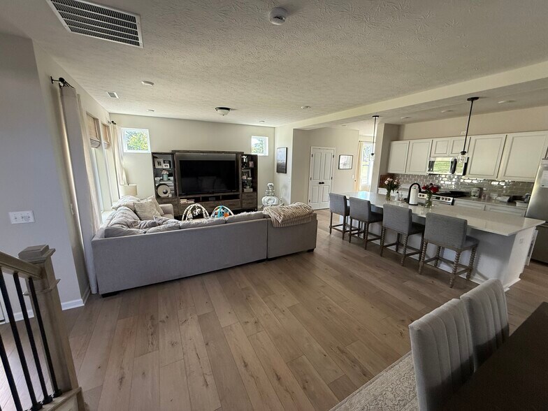 Building Photo - 12019 Gia Ct