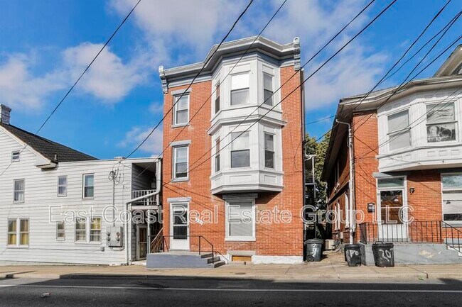 Building Photo - 207 N Mulberry St