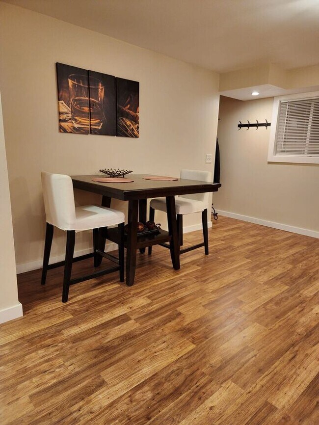 Building Photo - Fully FURNISHED OR UNFURNISHED 2 Bedroom 1...