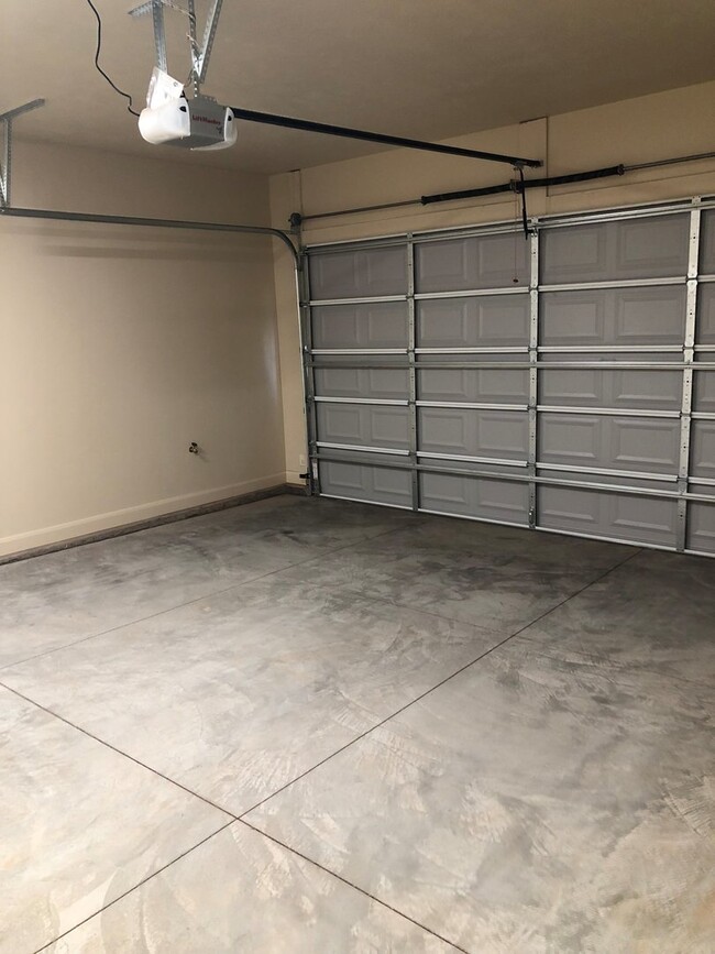 Building Photo - Townhome in Hurricane