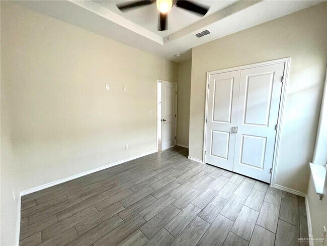 Building Photo - 5007 N Hiawatha Dr