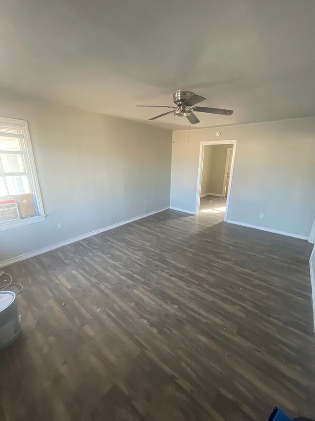 Building Photo - 3 bedroom, 1 bath