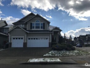 Building Photo - Stylish 4-Bedroom Retreat in a Premier Lyn...