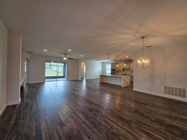 Building Photo - Gorgeous 4-Bedroom, 3-Bathroom Home in Providence